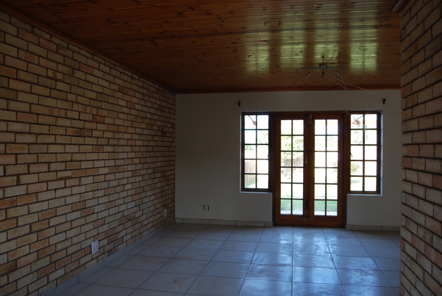 To Let 3 Bedroom Property for Rent in Lovemore Park Eastern Cape